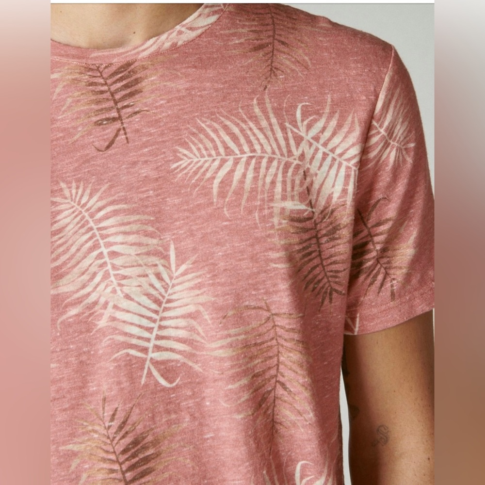 NWOT Lucky Brand Men’s Linen Palm Printed Crew Tee - Picture 4 of 6
